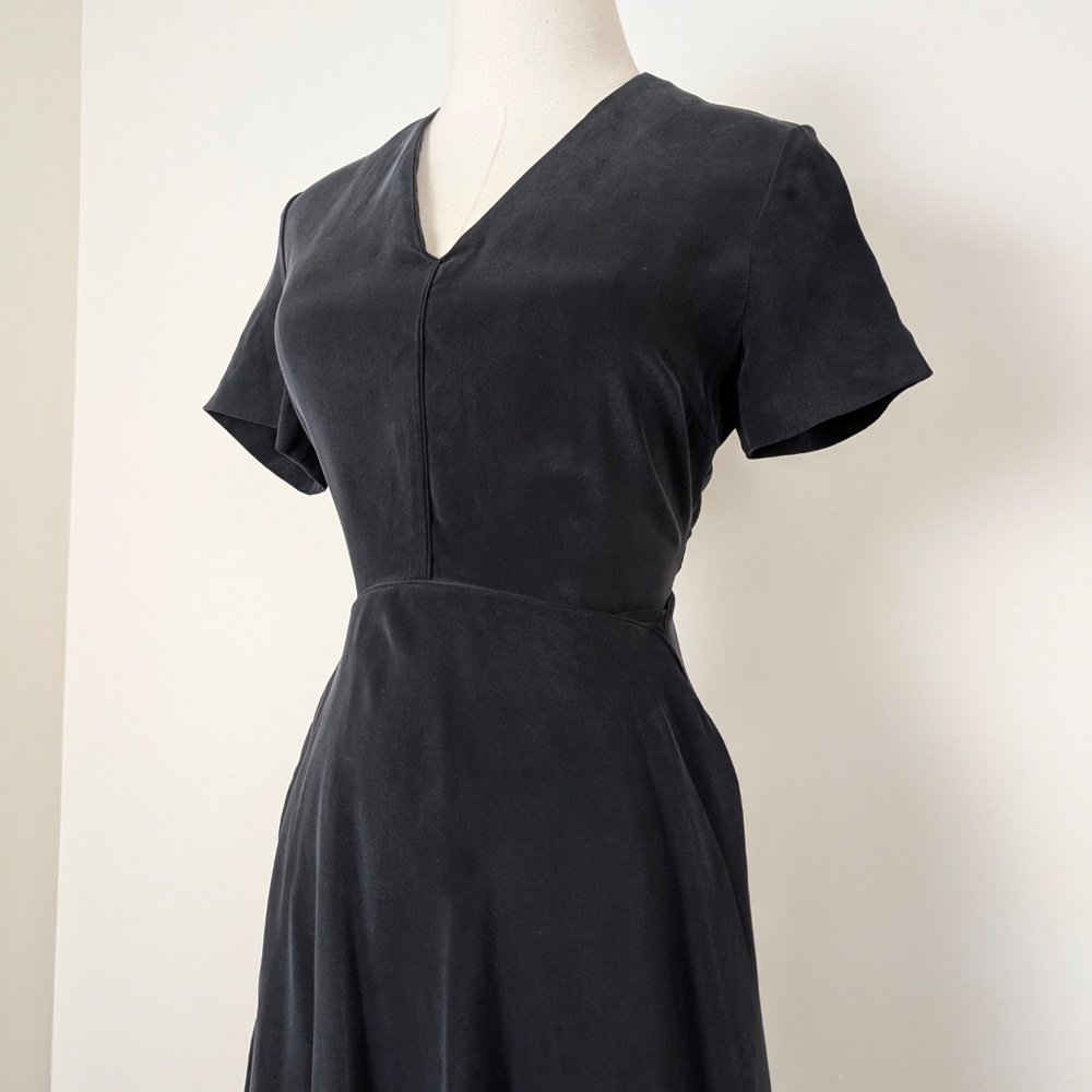 Silk dress. Elegant Black V-Neck Short Sleeve Midi Dress - Picture 8 of 14